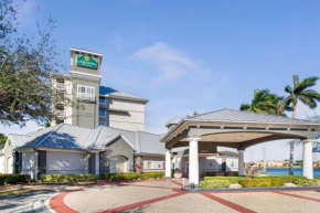 Отель La Quinta by Wyndham Ft. Lauderdale Airport  Голливуд